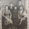 Portret de familie, copil cu jucarie// foto tip CP