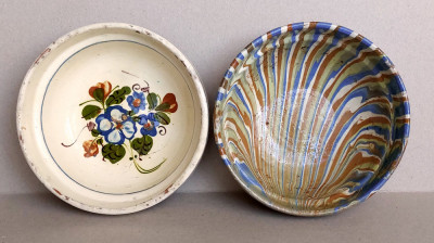 2 castroane mari romanesti, ceramica pictata, olarit traditional cca 1970 foto