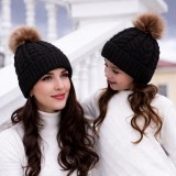 Set negru caciulita pentru mama si bebe (Marime Disponibila: 12-18 luni)