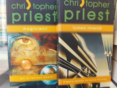 Magicienii+ Lumea inversa Cristopher Priest foto
