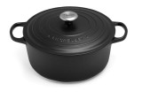 Vas pentru gatit, Oala cu capac Le Creuset Signature , din fonta emailata, 28 cm, 6,7 litri, negru mat - RESIGILAT