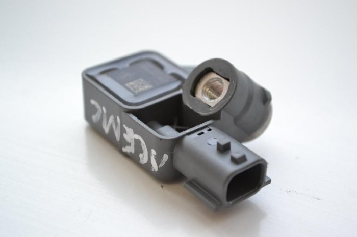 Senzor de impact lateral dreapta RENAULT SC&Eacute;NIC III JZ0/1_ 2015 1564093