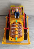 Jucărie veche comunistă &ndash; Buldozer / Tractor cu șenile Toy 10 (China, anii '70), model PE 021 &ndash; Pentru restaurare / piese