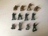 * Lot 12 figurine soldati, plastic, cca 4-5 cm