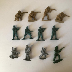 * Lot 12 figurine soldati, plastic, cca 4-5 cm