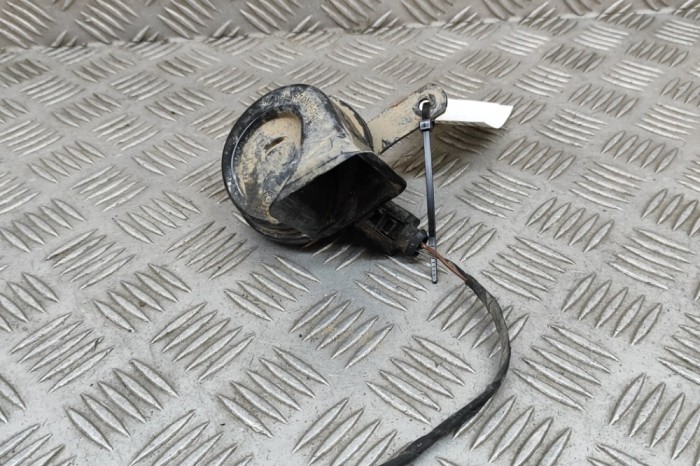 Claxon AUDI Q4 SUV F4B 2023 OEM: 8X0951221A 28633627