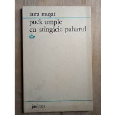 Puck umple cu stangacie paharul- Aura Musat