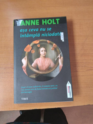 VAND ROMANUL &amp;quot; ASA CEVA NU SE INTAMPLA NICIODATA&amp;quot; DE ANNE HOLT foto