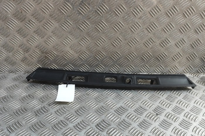 Ornament suport iluminare număr JAGUAR I-PACE X590 2018 OEM: J9D3-40406-AB | 31690581