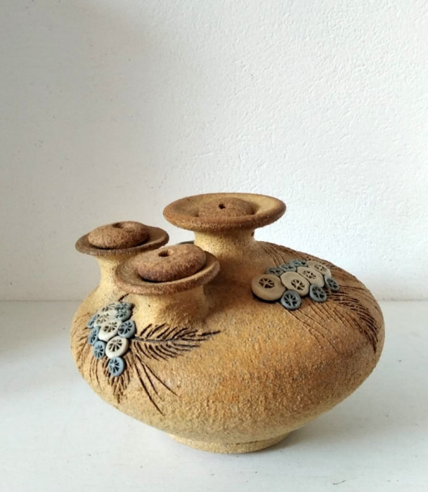 Vaza ceramica Carma Sand Art pottery, 1984 semnata cu 3 deschideri la gura
