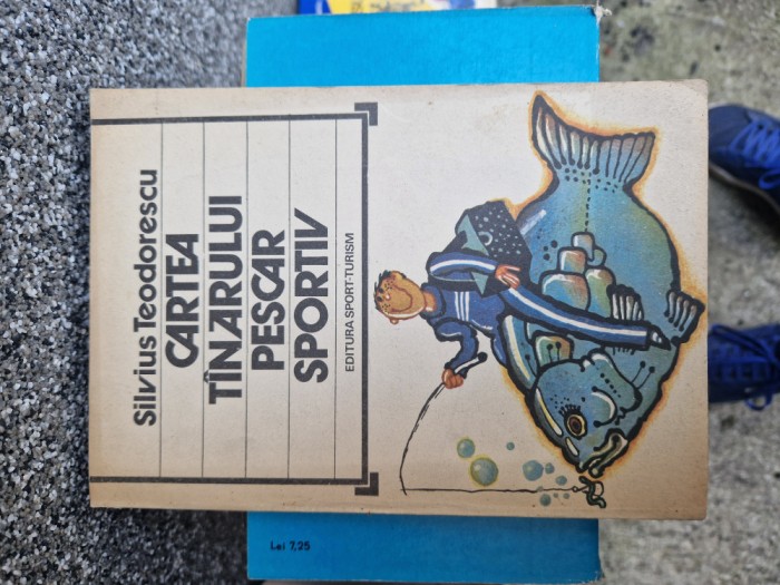 Cartea t&acirc;nărului pescar sportiv vintage