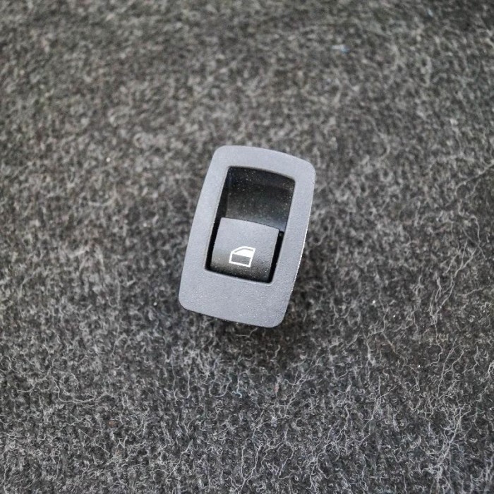 Buton geam ușă st&acirc;nga spate BMW 1 F20 2011 OEM: 9208106 2476810