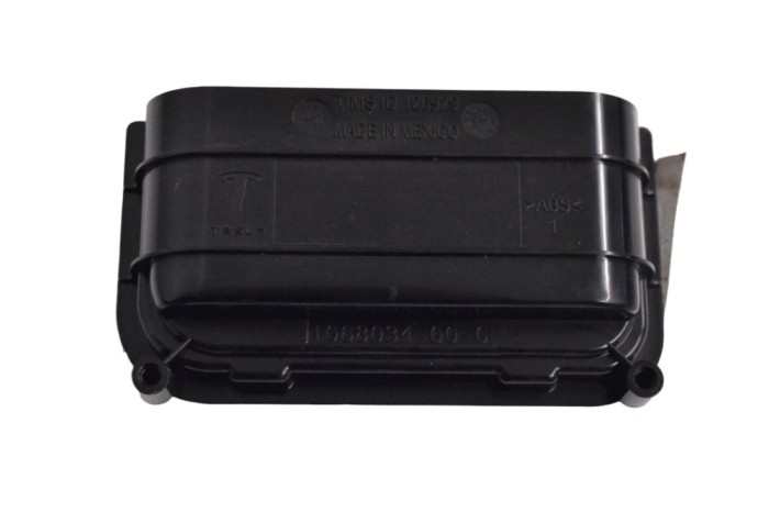 Grila de ventilație caroserie TESLA MODEL X 2017 OEM: 1068034-00-C | 14895578