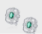 Cumpara ieftin Cercei din Argint 925 cu Cristal Oval Verde Smarald si Cadru Geometric Texturat