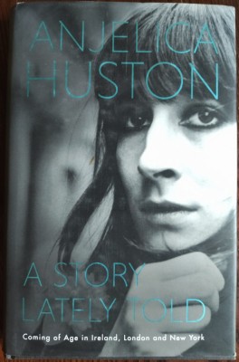 ANJELICA HUSTON: A STORY LATELY TOLD, COMING OF AGE IN IRELAND, LONDON &amp;amp; NY/2013 foto