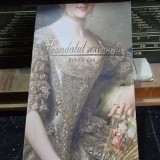 Scandalul sezonului - Sophie Gee