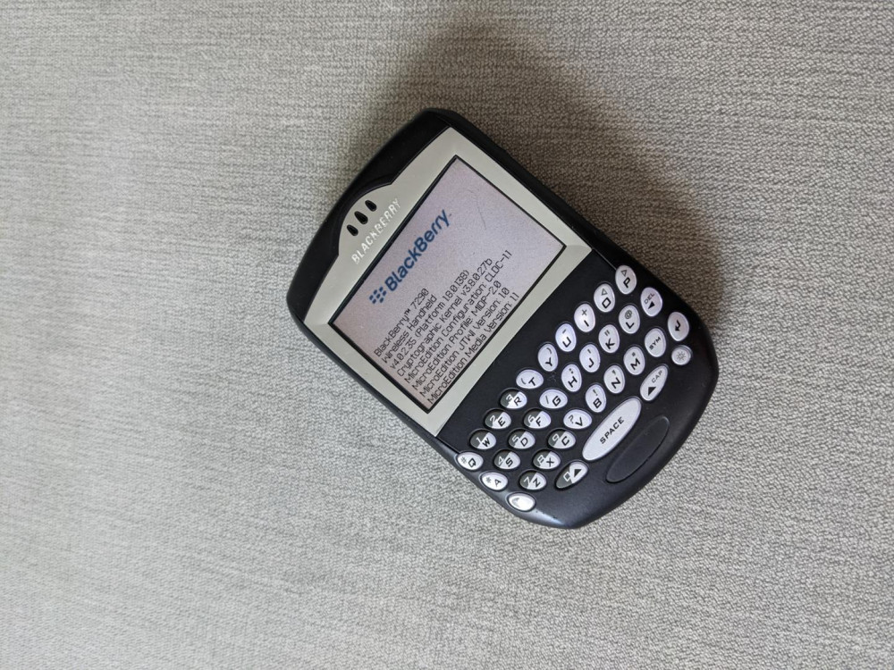 Blackberry 7290 telefon vintage cu tastatura qwerty fabricatie 2004 de  colectie, <1GB, Gri, Neblocat | Okazii.ro