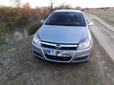 Opel Astra H hatchback + navigatie + roti de iarna foto