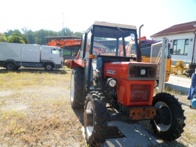 Tractor UTB 445 foto