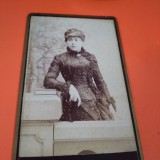 Cumpara ieftin FOTO FEMEIE ANII 1900 VECHI PE CARTON GROS 10 / 7 CM DE COLECTIE RARA!
