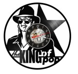 Ceas de perete decorativ realizat din disc de vinil, Model Michael Jackson cu Portret, Stea si Text The King of Pop, Negru, 30 cm