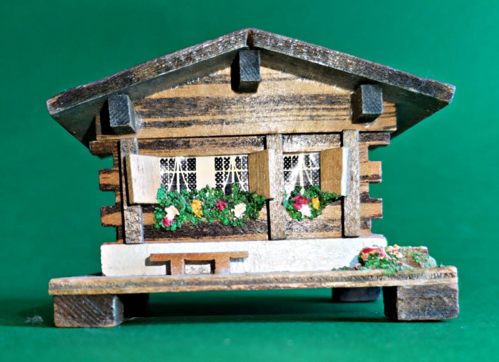 Cabana Elvețiană 8 cm h 5cm lemn cutie bijuterii acoperiș rabatabil