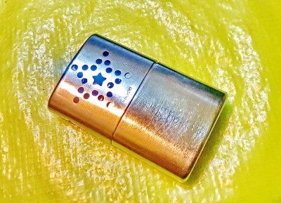 G316-Incalzitor de maini Hong-Kong vechi pentru alpinisti etc metal argintiu stare buna. Marimi: 9/6 cm. foto