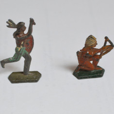 2 figurine indieni de plumb cca 1920