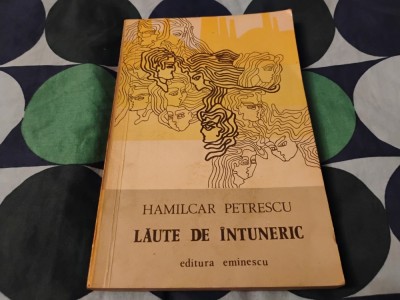 Lăute in &amp;icirc;ntuneric foto