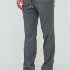 Sisley pantaloni barbati, culoarea gri, drept