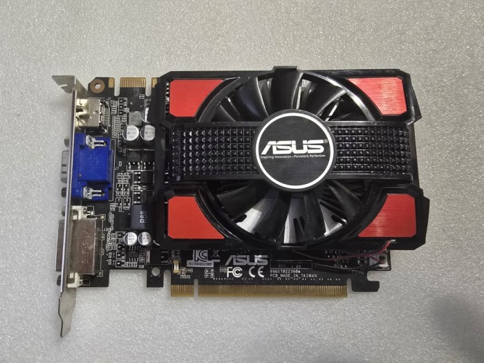 Placa video ASUS GeForce GTS 450 1GB DDR3 128-bit - poze reale