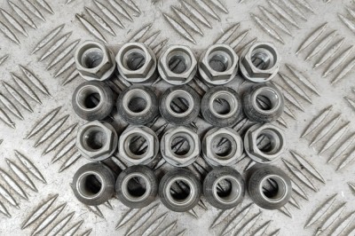 Set prezoane roata TESLA MODEL Y 2024 OEM: 102700200B 30357920 foto