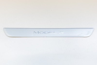 Ornament prag dreapta față TESLA MODEL 3 2018 OEM: 1090844-00-C 10884777 foto