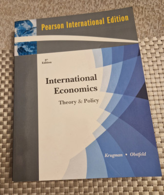 International economics theory and policy Pearson international edition foto