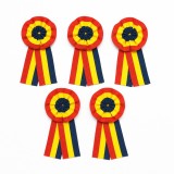 Cumpara ieftin Set 5 insigne textile Tricolor Romania, material textil, sistem de prindere, 5,3 x 3 cm fiecare, multicolor