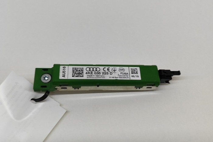 Amplificator de antena AUDI E-TRON GEN 2020 OEM: 4KE035225D | 25313184