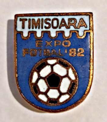 INSIGNA TIMISOARA EXPO FOTBAL 82 foto