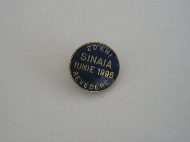 M3 J 18 - Insigna - tematica invatamant - revedere promotie 1976 - Sinaia