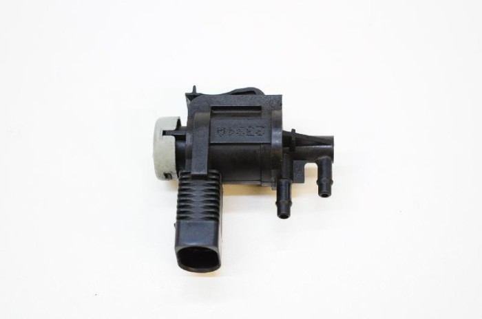 Supapa solenoid VW PASSAT B7 362 2012 OEM: 1K0906283A 2757387