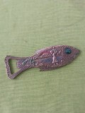 Descjzator de sticle vintage in forma de peste din alama masiva, marca Tamar Israel