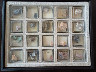 NI65 Colecție de pietre și minerale Sch&amp;auml;tze der erde foto