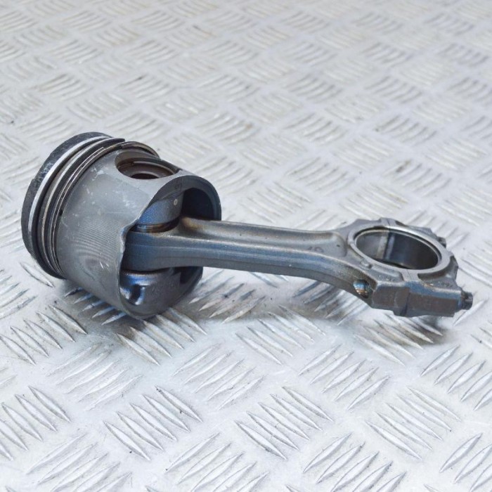 Piston BMW 5 E39 2000 OEM: 778645177884167785739 3944860