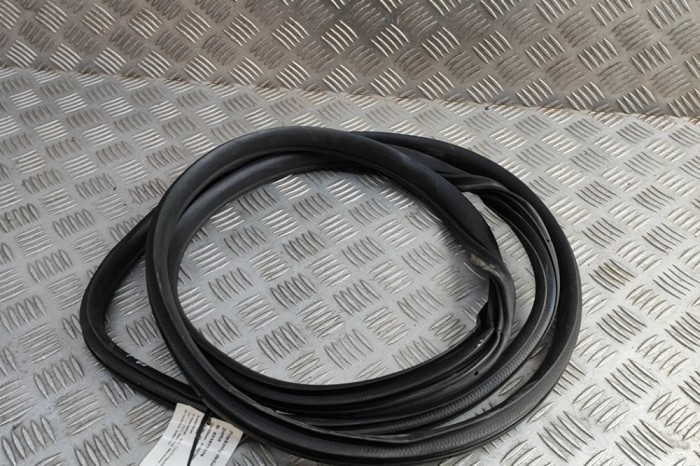 Garnitura ușă dreapta față KIA CEE\&#039;D Hatchback CD 2023 OEM: 82120-J7000 | 31975376