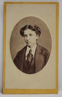 TANAR IN MEDALION , FOTOGRAFIE C.D.V , EMBOSATA , DATATA 1872 PE VERSO foto