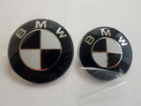 Emblema alb/negra BMW E46 E39 E60 E90 + alte modele 82/76 mm