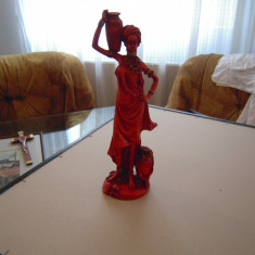 Statuie cu inaltimea de 31 cm., praf de creta si rasina, prelucrata manual