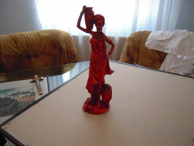 Statuie cu inaltimea de 31 cm., praf de creta si rasina, prelucrata manual foto