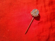 Insigna veche Fotbal Cehoslovacia DZO Banik Ostrava , metal si email , h=1,4cm