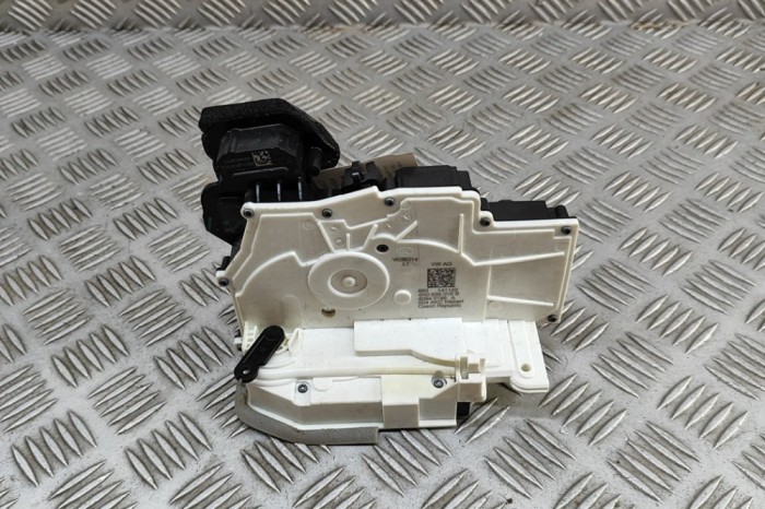 &Icirc;ncuietoare ușă dreapta spate PORSCHE Taycan 2022 OEM: 4N0839016B | 31801643