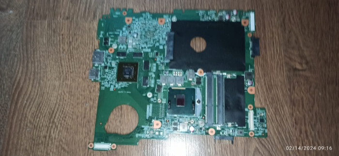 Placa de baza Laptop Dell N5110 Defecta cu procesor i3-2330M 2.20GHz